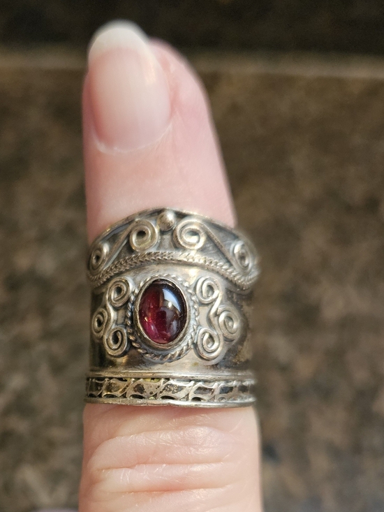 Vintage Jewelry - Vintage Designer Bali Silver-Tone Garnet Cigar Band Ring. Size 6